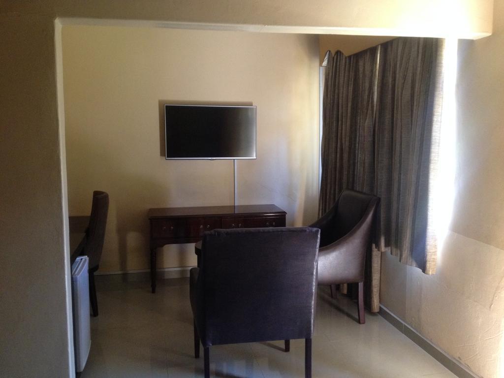 Kadoma Hotel & Conference Centre 외부 사진